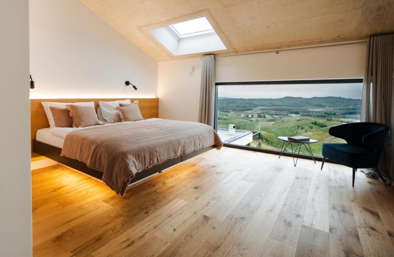 Tavarneta Estate Dobrovo Eksteriør billede